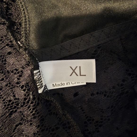 Elegant Black Lace Bralette - Picture 6 of 6